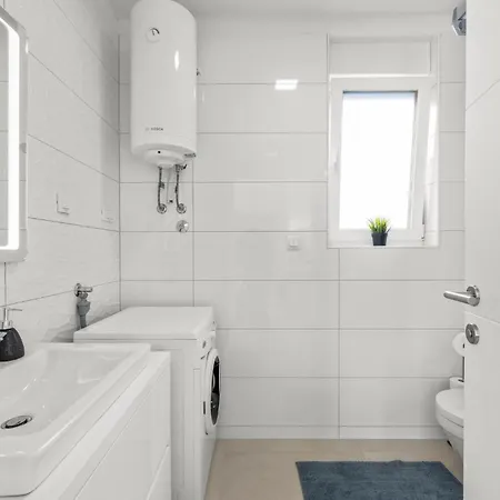 4 Bedroom Amazing In Срима