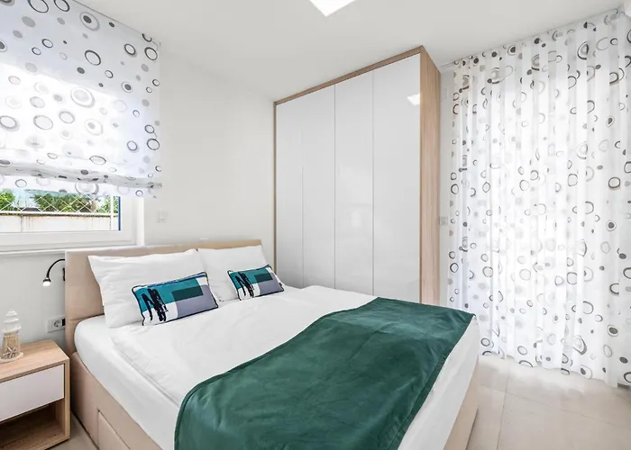 Apartamento 4 Bedroom Amazing In Srima