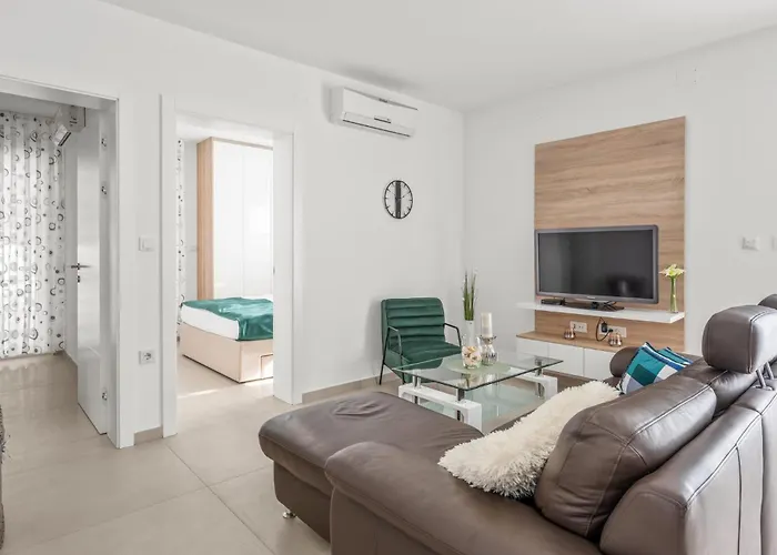 4 Bedroom Amazing In *