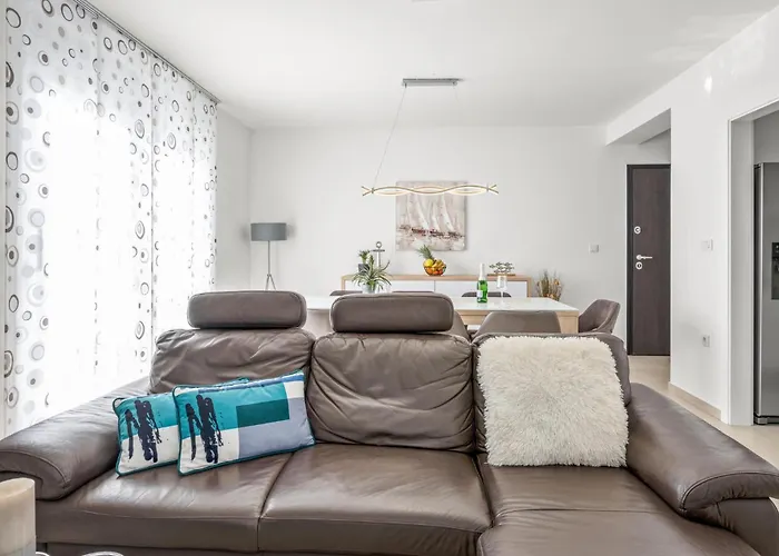 4 Bedroom Amazing In Apartamento