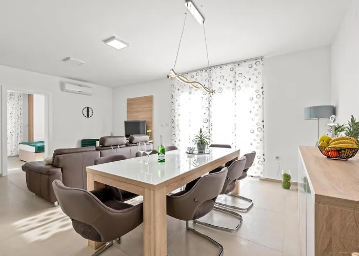 公寓 4 Bedroom Amazing In *